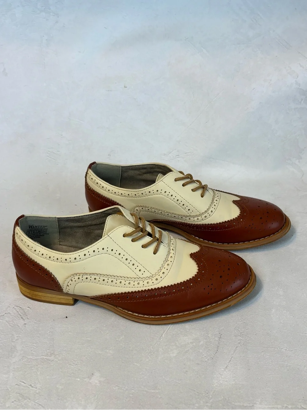 Wanted Babe Tan Two-Tone Brown and Cream Wingtip oxfords, size 8